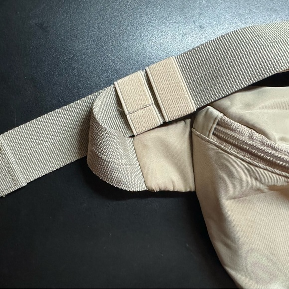 The Foldie crossbody -BLACK - Picture 4 of 6